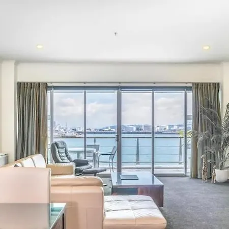 Spacious Executive Apartmt,Great Views! Location